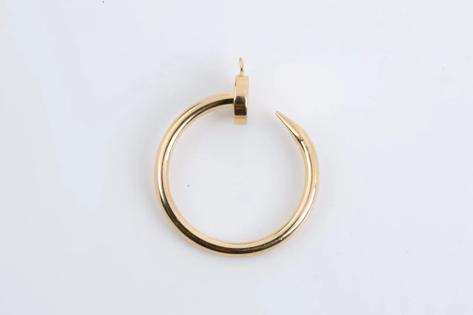 18k Yellow Gold Curved Nail Circle Pendant (2.45g.)