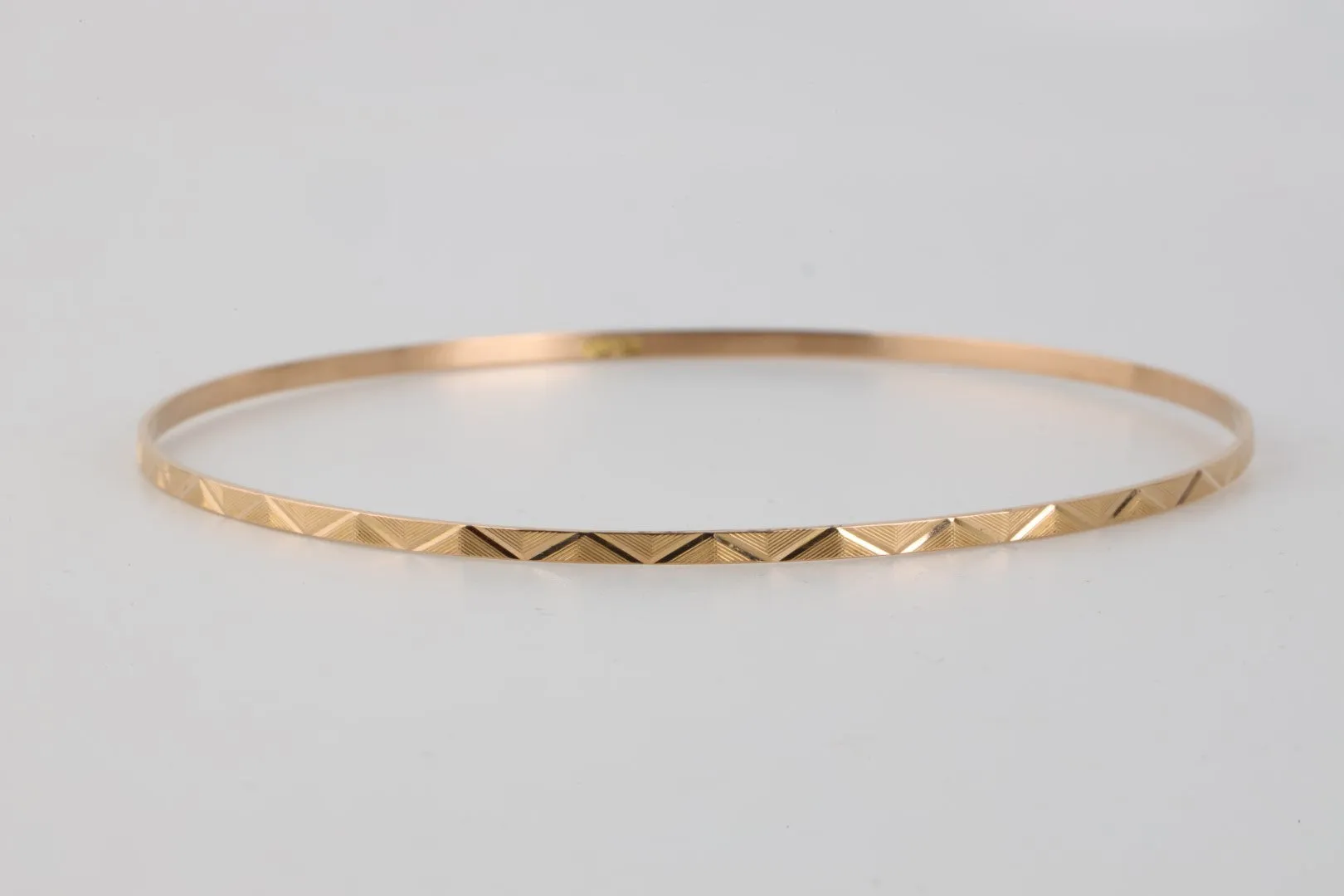 8” 18k Yellow Gold Bangle Bracelet (4.90g.)