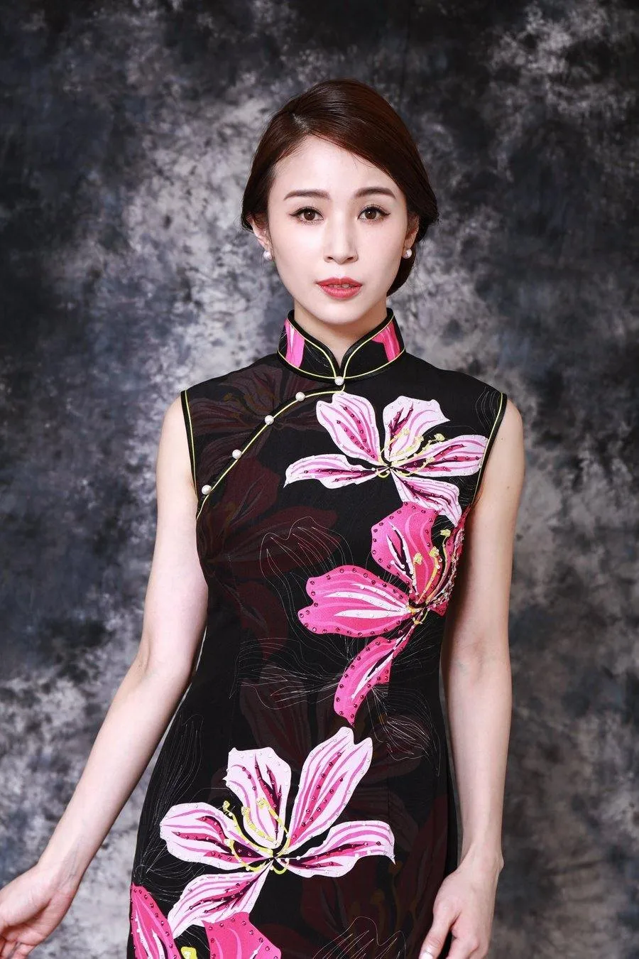 【BAUHINIA】 100% Silk Crystal Cheongsam (Cap Sleeve)