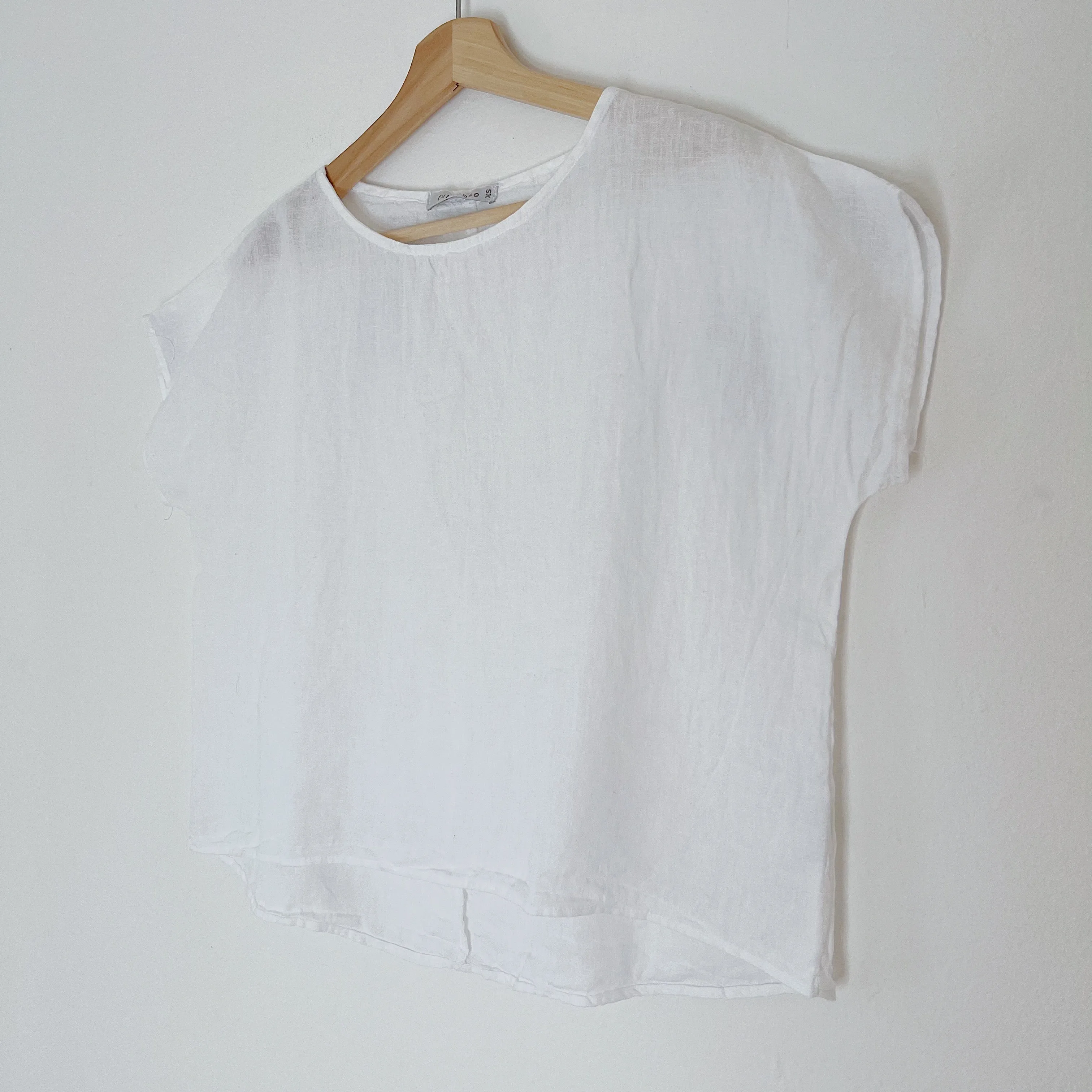 Cut Loose | High Low Linen Tee in White