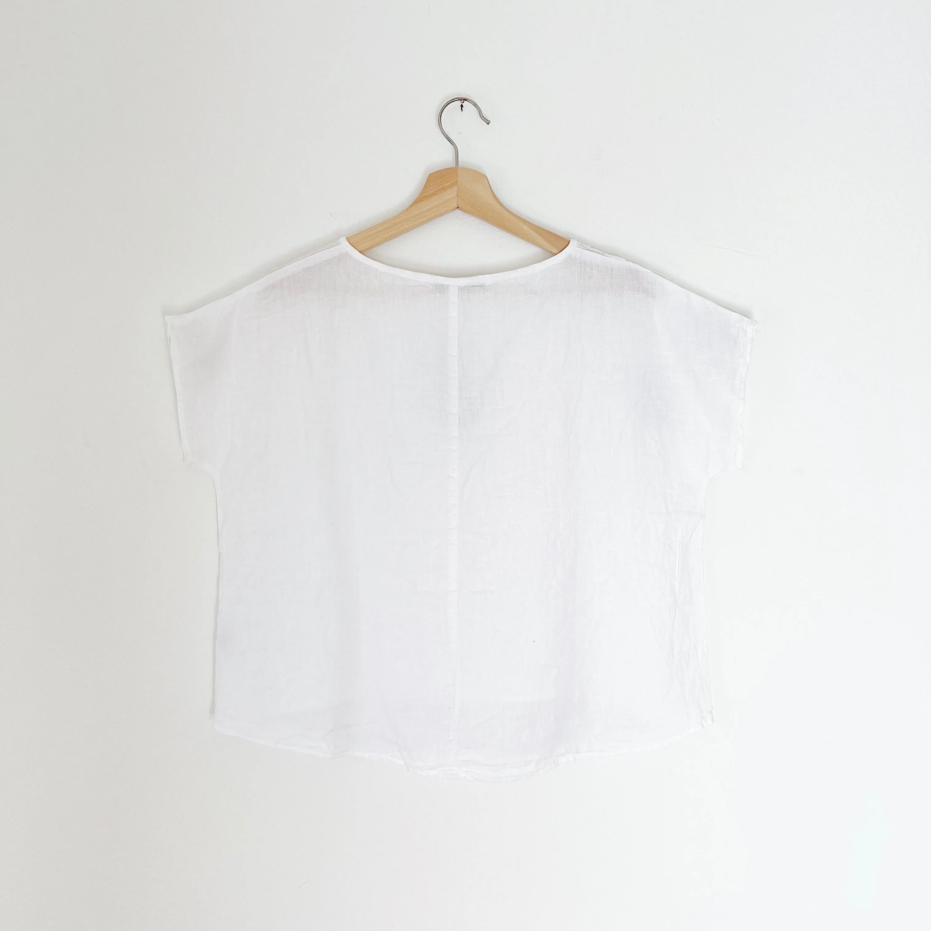 Cut Loose | High Low Linen Tee in White