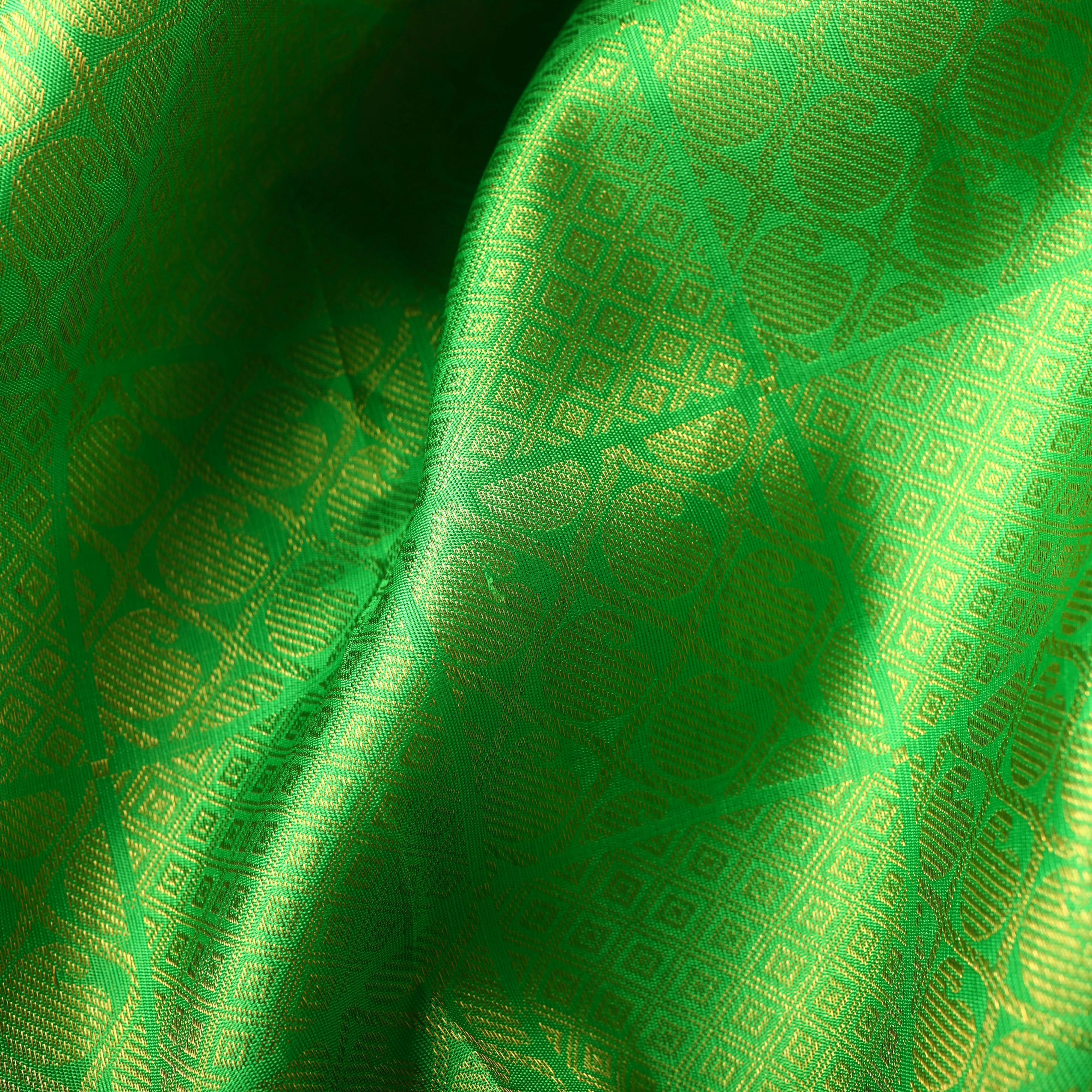 Handwoven Green with Purple Kanjivaram Silk Saree - 6T001361DSC