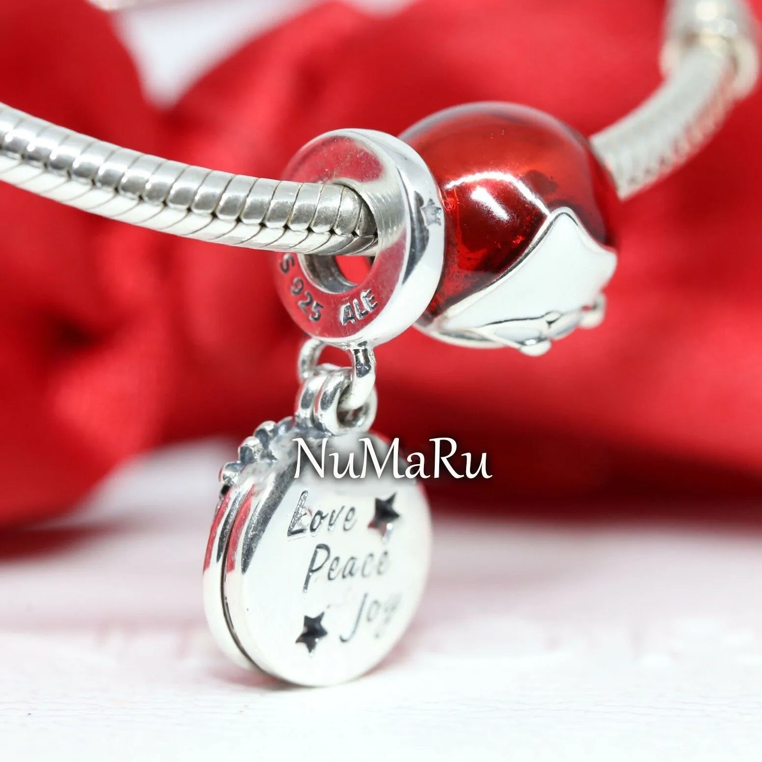 Jolly Santa And Santa Love Peace Joy Christmas Gift Set Charm