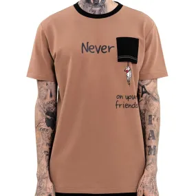 NEVER RAT HANGING POCKET TEE OLIVE