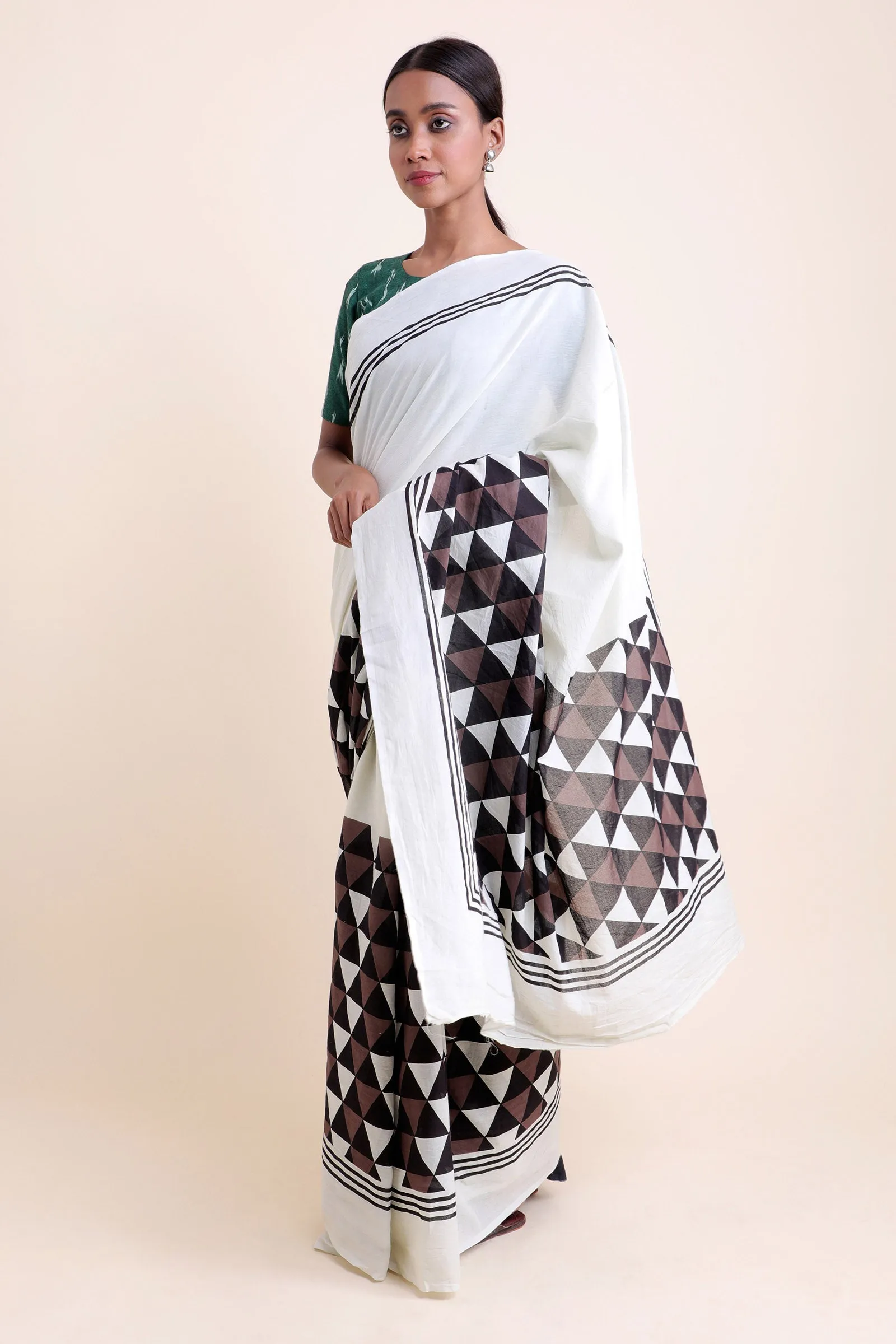 Shades Of Earth Mulmul Saree