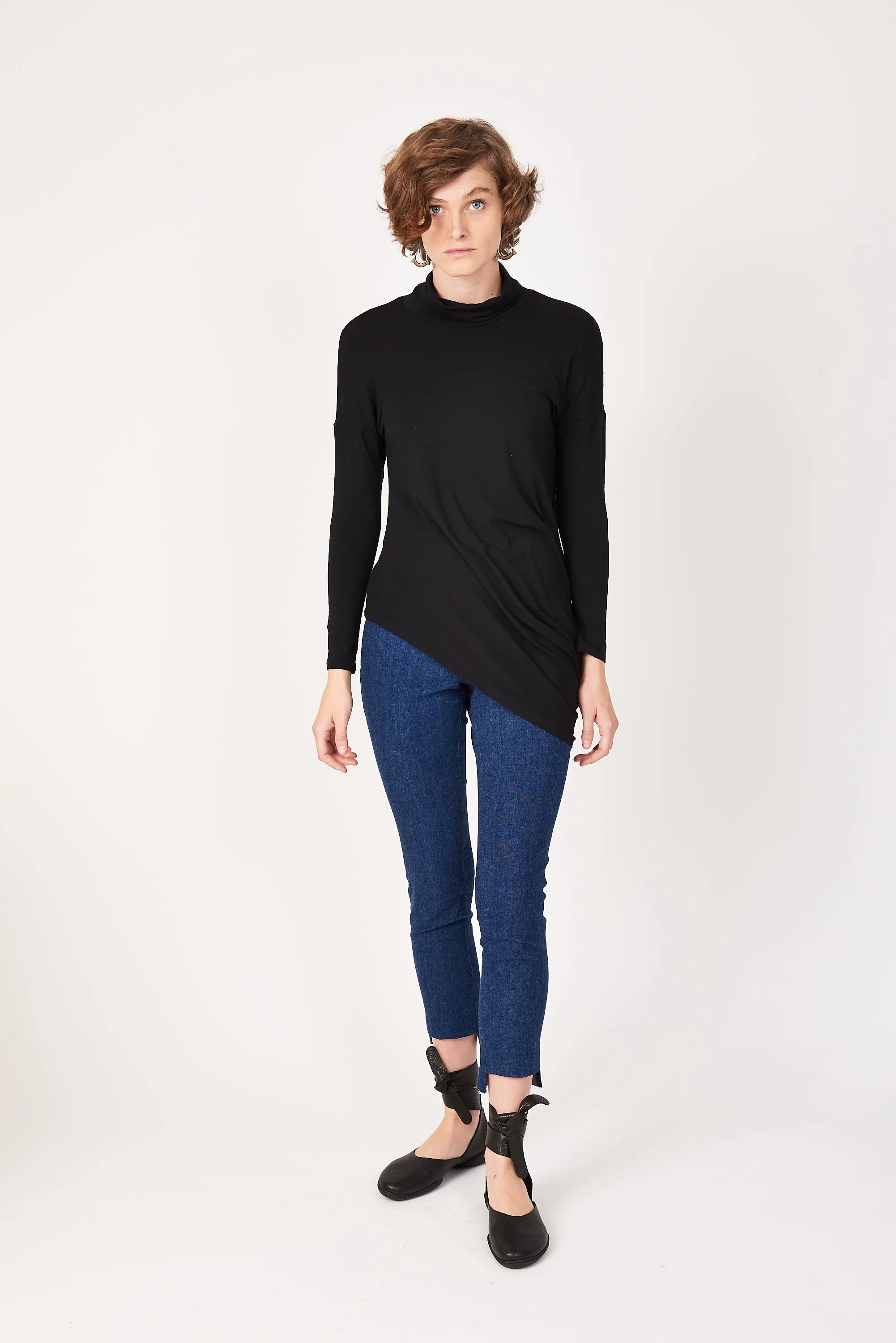 Turtleneck L/S Curve Top | Black Bamboo